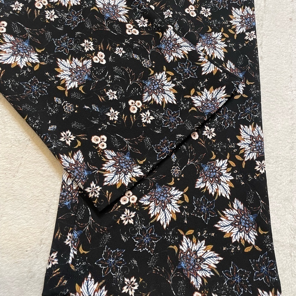 Zoe + Phoebe bohemian dress pants Stretchy Floral pattern. Size L - Picture 4 of 10